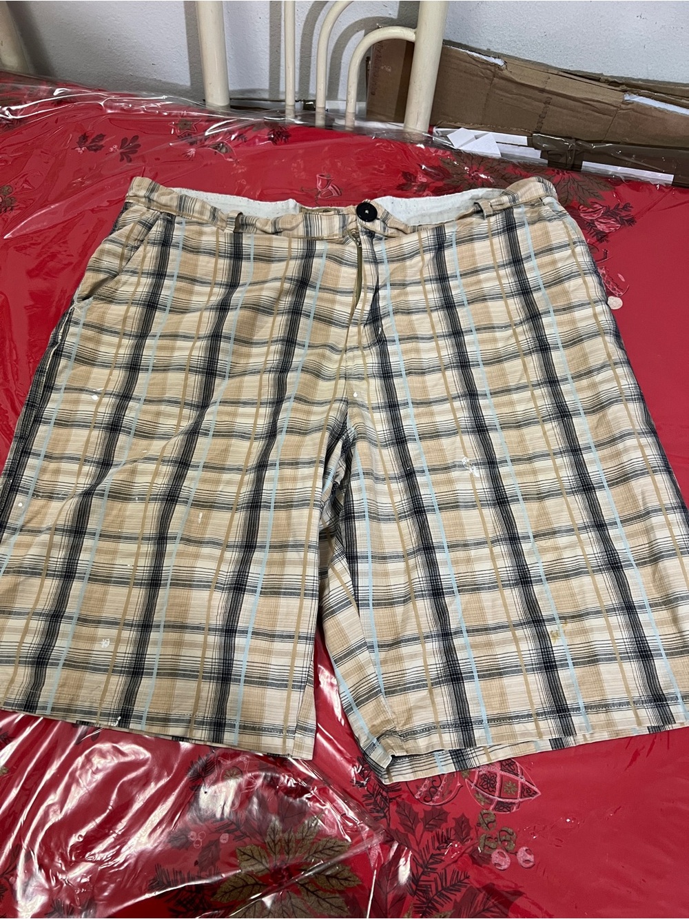 Works by Bon Chebeskin Mens Tan Plaid cotton shorts Mens Sz 40